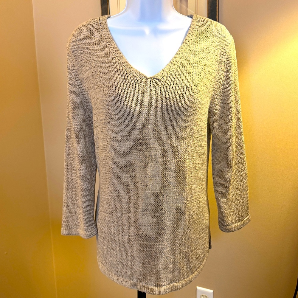 August Silk tan shaker knit sweater. Size Medium